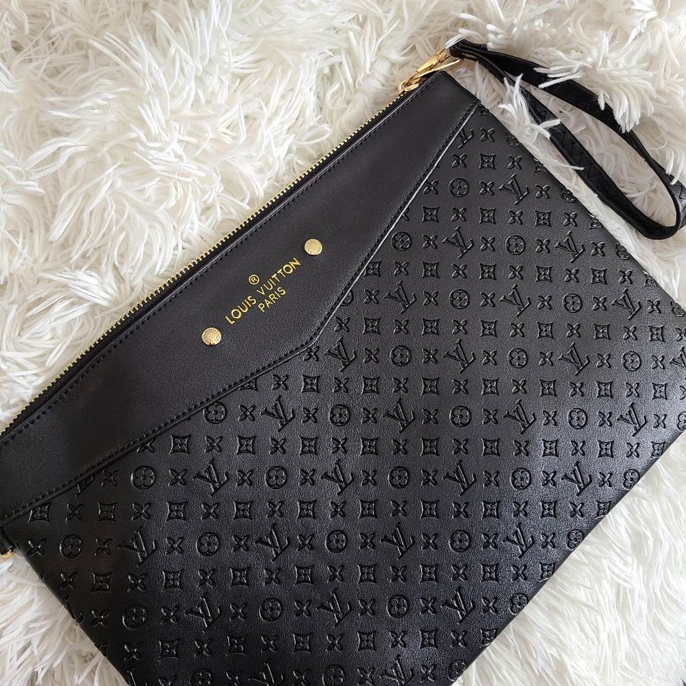 Black Wrislet Evening bag